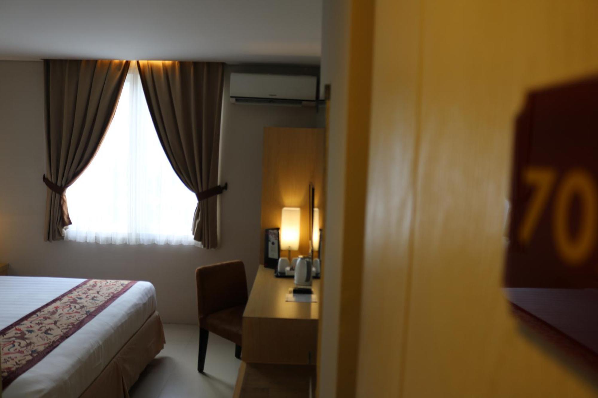 Bekizaar Hotel Surabaya Exteriör bild