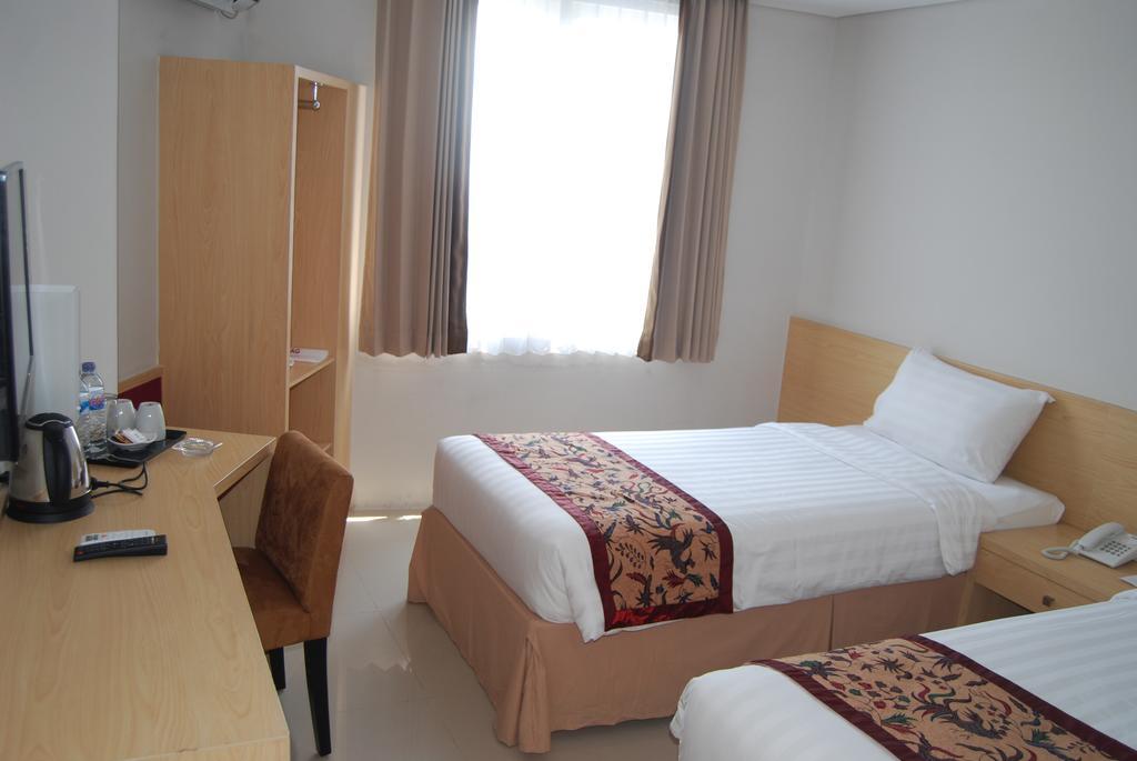 Bekizaar Hotel Surabaya Exteriör bild