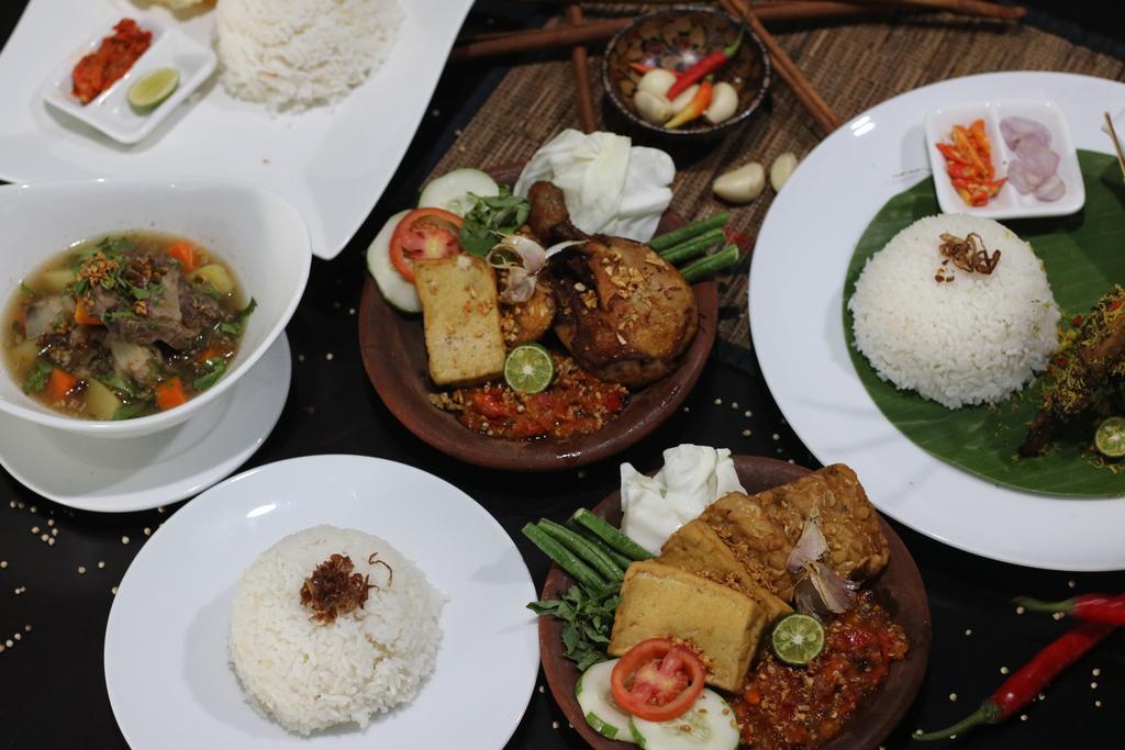 Bekizaar Hotel Surabaya Exteriör bild