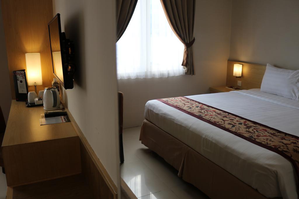 Bekizaar Hotel Surabaya Exteriör bild