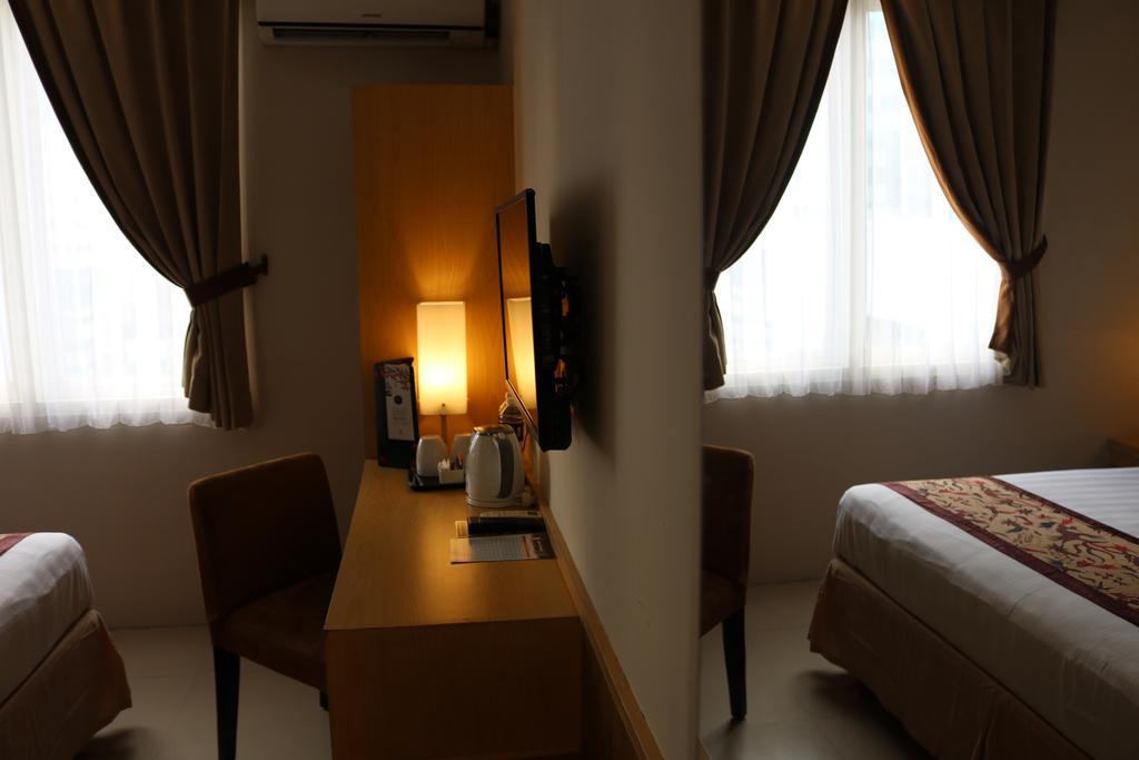 Bekizaar Hotel Surabaya Exteriör bild
