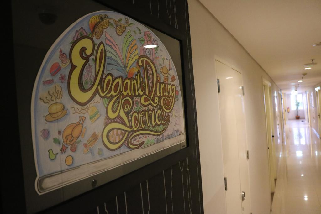 Bekizaar Hotel Surabaya Exteriör bild