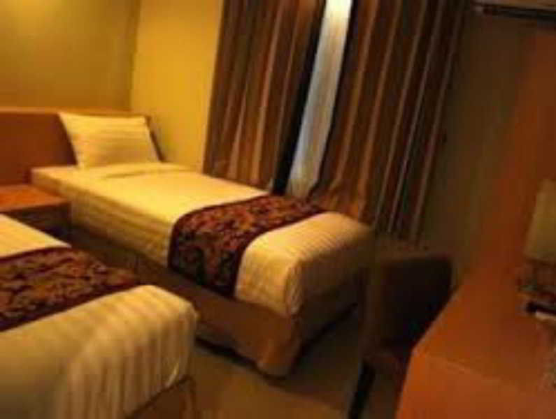 Bekizaar Hotel Surabaya Exteriör bild