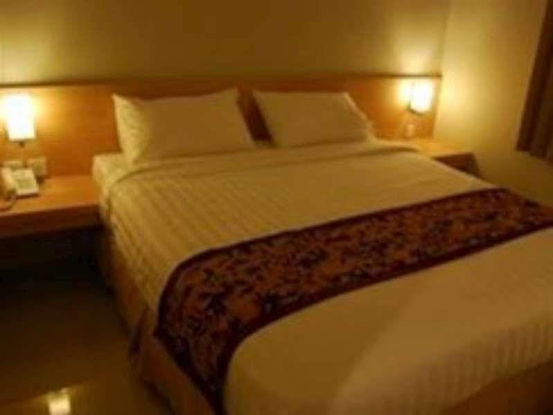 Bekizaar Hotel Surabaya Exteriör bild