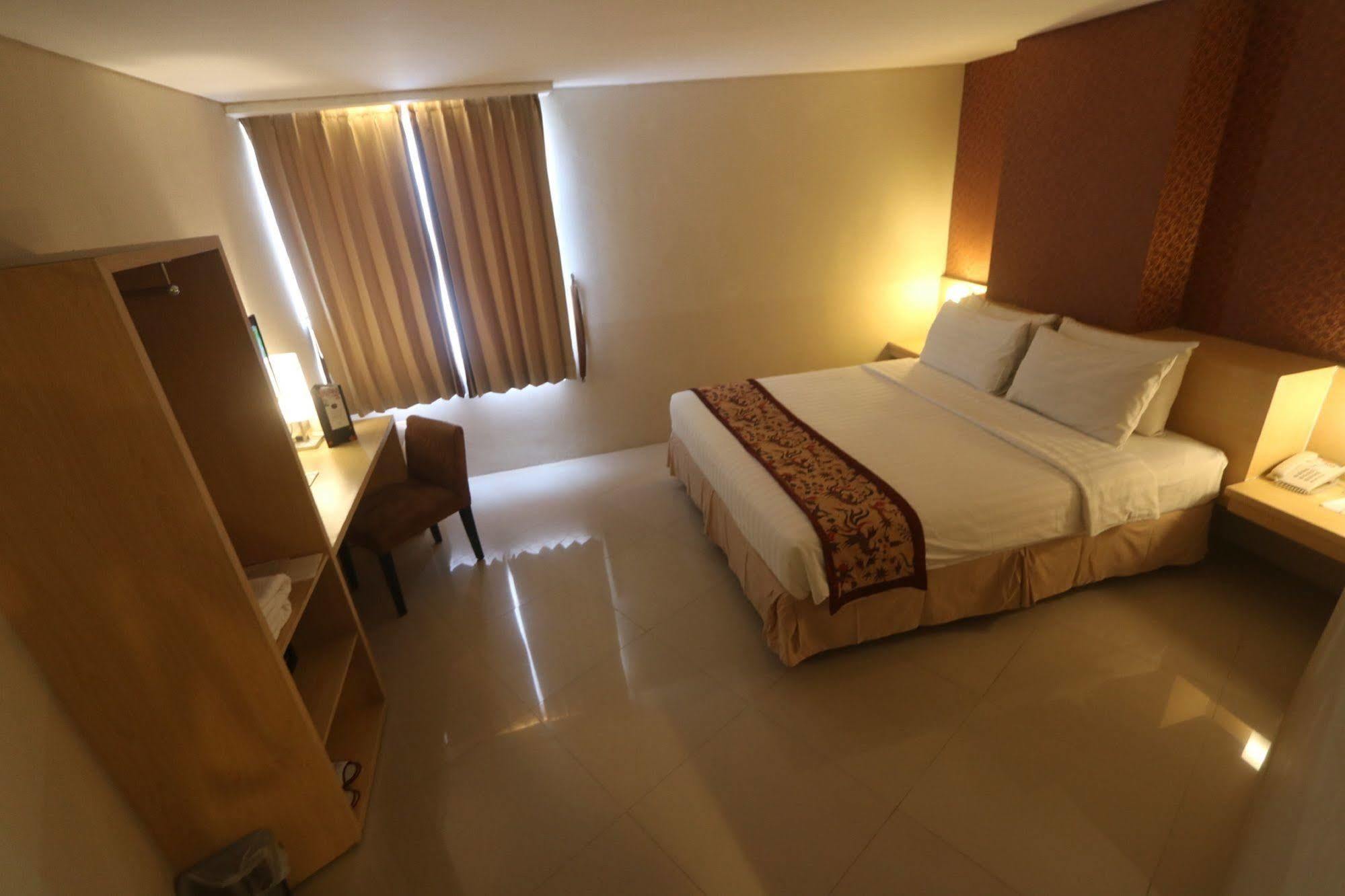 Bekizaar Hotel Surabaya Exteriör bild