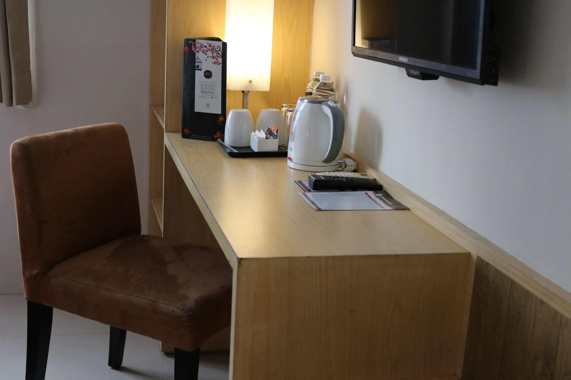 Bekizaar Hotel Surabaya Exteriör bild