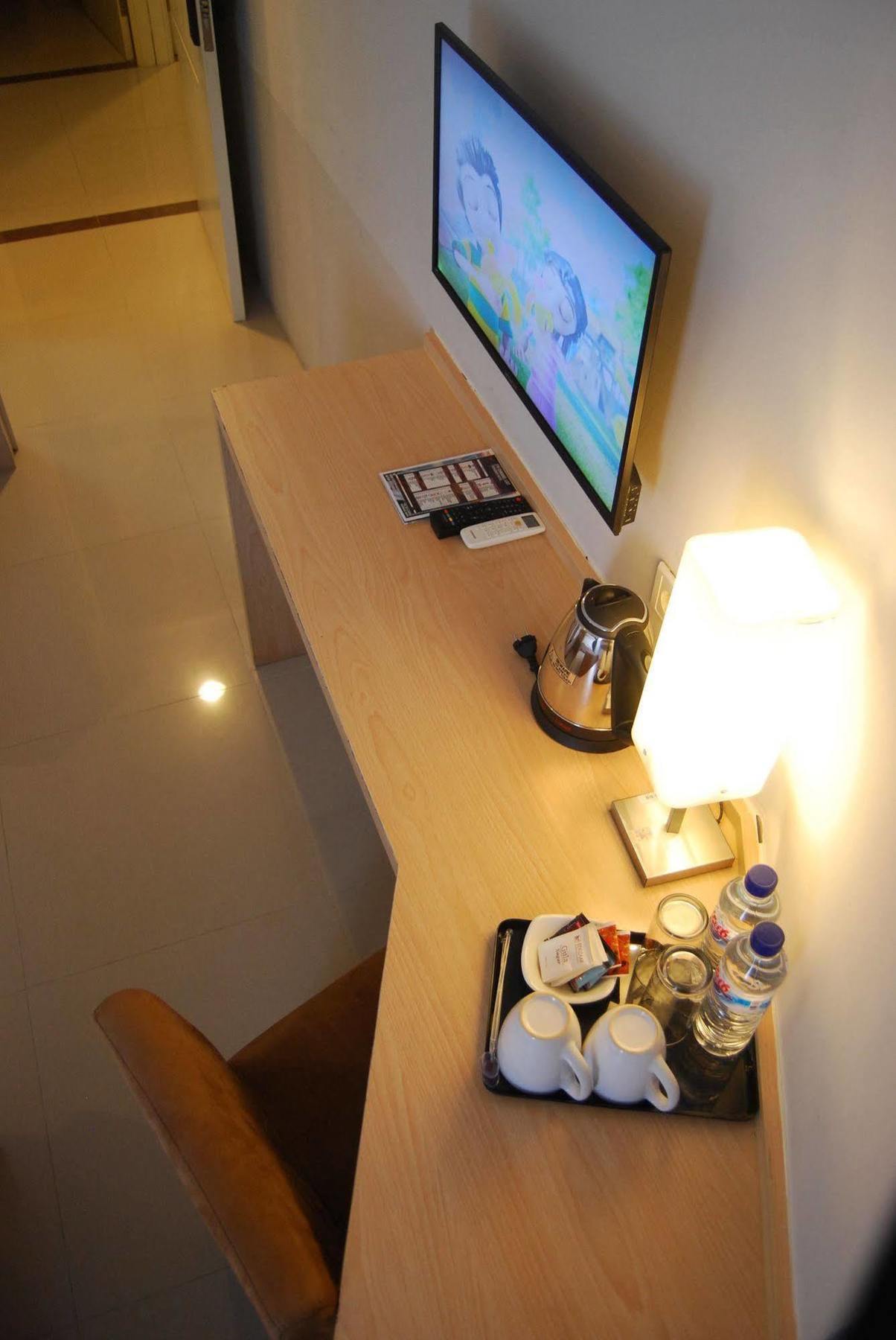 Bekizaar Hotel Surabaya Exteriör bild