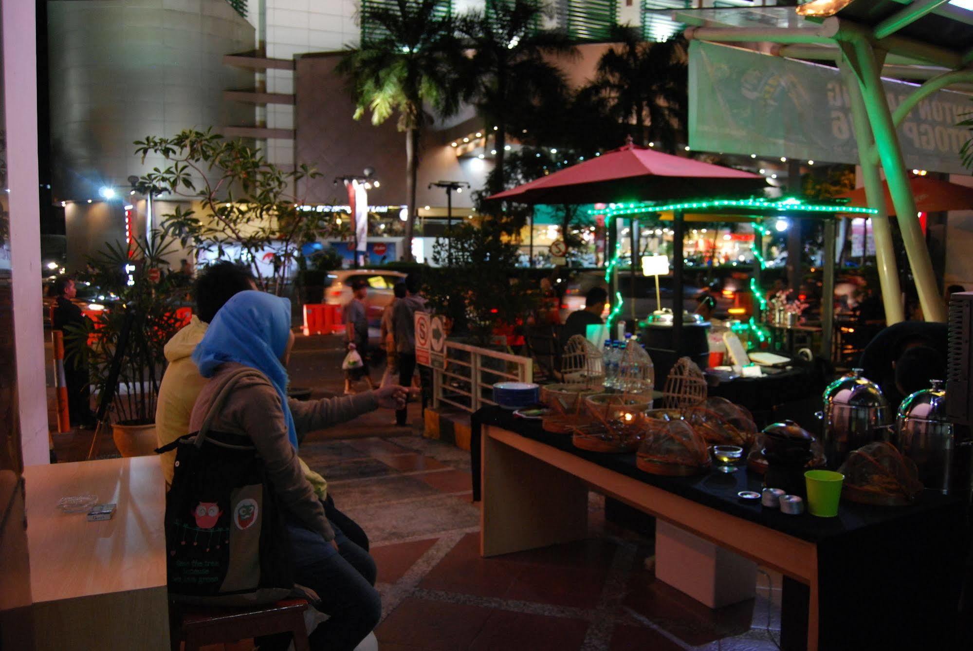Bekizaar Hotel Surabaya Exteriör bild